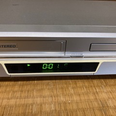 VHS 　DVDプレイヤー　ジャンク品の画像