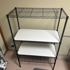 黒色スチールラックの画像