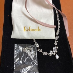 refinando ピアス+ネックレスのセットの画像