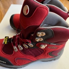 〈新品・未使用〉キャラバンのトレッキングシューズの画像