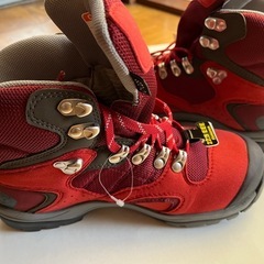 〈新品・未使用〉キャラバンのトレッキングシューズの画像