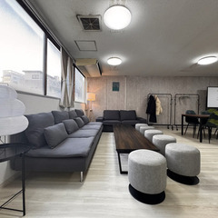 グレー色レザーチェア|エア・リゾーム スツール おしゃれ レザー ラウンドチェア ラウンドスツール ヴィンテージデザインスツール Harold(ハロルド) グレーの画像