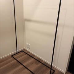 美品 ANADEMONO ハンガーラック  RAC-K0025-BK-M KANADEMONO ORIGINALS シンプル アイアン ハンガーラック W120の画像