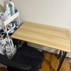 机と椅子の画像