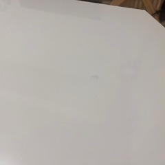 ホワイトローテーブルの画像