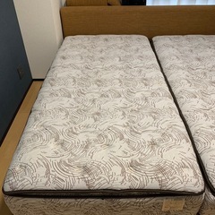 ダブルベッドの画像