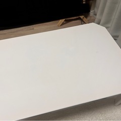 ホワイトローテーブルの画像