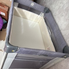 アップリカ　ベビーベッド　グレーの画像