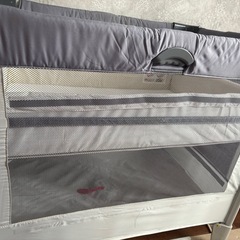 アップリカ　ベビーベッド　グレーの画像