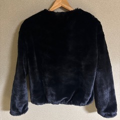 Bershka ベルシュカ　ファーブルゾンの画像