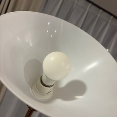 IKEA / フロアランプ / FLUGBO / フルーグボー /間接照明/スタンドライトの画像