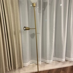 IKEA / フロアランプ / FLUGBO / フルーグボー /間接照明/スタンドライトの画像