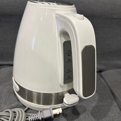 DeLonghi(デロンギ) De'Longhi電気ケトル アクティブ シリーズ KBLA1200J-W イタリアンデザイン 1.0L ワンプッシュオープン 異物混入防止フィルタ 見やすい水量計 電源コードホルダー [トゥルーホワイト] の画像