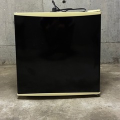 1ドアのミニ冷蔵庫の画像