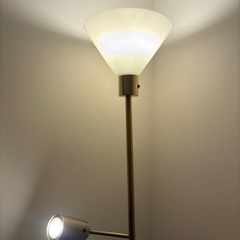 IKEA / フロアランプ / FLUGBO / フルーグボー /間接照明/スタンドライトの画像