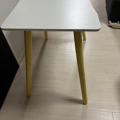 ダイニングテーブルの画像