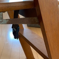 木製のベビーチェアの画像