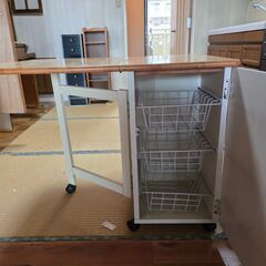 折りたためる机　収納付きの画像