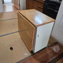 折りたためる机　収納付きの画像