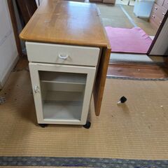 折りたためる机　収納付きの画像