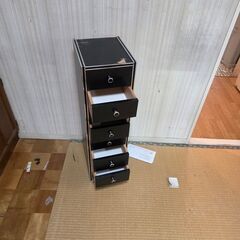 2段ゴミ箱と小さい引き出しの画像