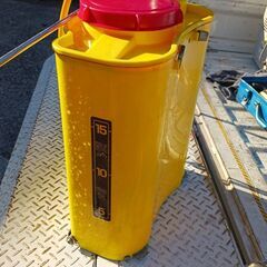 ♬　農機具：初田　手動噴霧器　２０ℓ　中古の画像