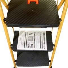 【ジ1220-10】高い所も作業しやすい‼️トレー付き便利脚立 スリーステップ メディアプライスの画像