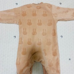 極美品 ウサギ模様 フリースロンパース 80cmの画像
