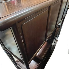 【唐木】飾り棚 花梨 7枚戸4尺棚 山水彫り 漆仕上げ 茶棚 唐木家具 和家具 W120xD34XH128の画像