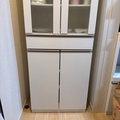 【キャンセル出たためお安く出品‼️】ニトリ 食器棚の画像