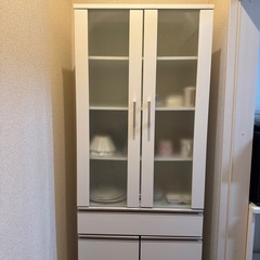 【キャンセル出たためお安く出品‼️】ニトリ 食器棚の画像