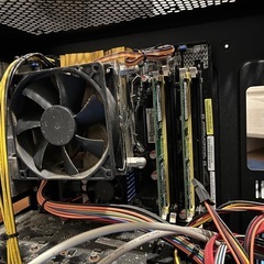 PCケース2台＋パーツいろいろの画像