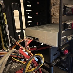 PCケース2台＋パーツいろいろの画像