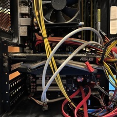 PCケース2台＋パーツいろいろの画像