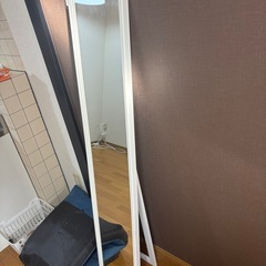 縦型の鏡の画像