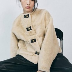 【ZARA】ファーコート XS　ボタン付きの画像