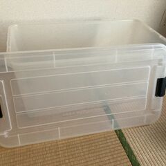 【あげます】透明プラスチック衣装ケースの画像