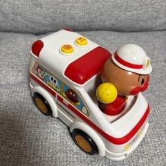 アンパンマン救急車の画像