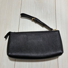 ✨ほぼ新品✨
YSLイブサンローランのポーチ の画像