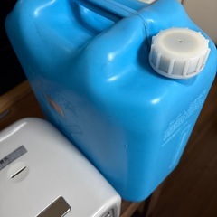 無料　炊飯器、ポリタンク、棚　
3点全ての画像