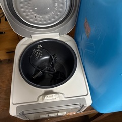 無料　炊飯器、ポリタンク、棚　
3点全ての画像