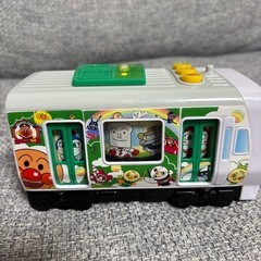 アンパンマン電車の画像