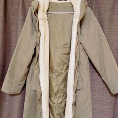 【美品】男女兼用コート🌟158cm細身です🌟フリーサイズ🌟小柄な方に🌟ファーは新しいです🌟美品です🌟少しこなれた感はあります🌟シミなどはなし🌟他にも服類を出品して行きます🌟の画像
