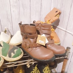 新品　キッズ　ブーツ　靴　大量入荷の画像