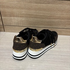 新品未使用MICHEAL KORS スニーカーの画像