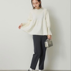 SENSE OF PLACE センスオブプレイスストレッチペプラムセーター白の画像