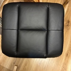 【無料】高級感あり 木製×レザー オットマン／チェア 足置きの画像