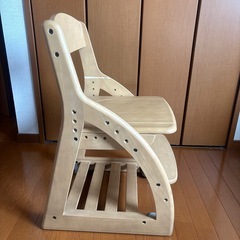 コイズミ　学習チェアの画像