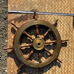 アンティーク舵輪の画像
