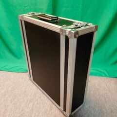 ３Ｕ　エフェクターラックケース　黒　取付ビス12本付　中古　送料が高いので取りにこれる方限定の画像